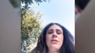 AUS_QUEEN PUBLIC STREET PUSSY FINGERING