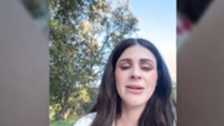 AUS_QUEEN PUBLIC STREET PUSSY FINGERING