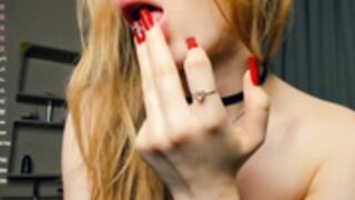 EvaSolisV sucking finger