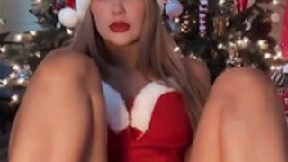 Cute girl masturbates un christmas