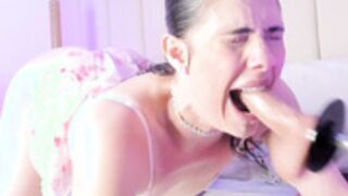 miaa_monrroee_ deep throating fuck machine heavy drool