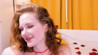 silkencrave 3 creme covered & masturbates