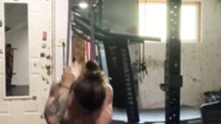 l4uren hard training