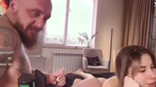 Nikki7377 inserts anal plug