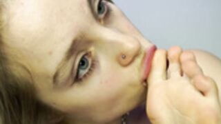 lisa_babymetal 2025-03-05 quick toe lick