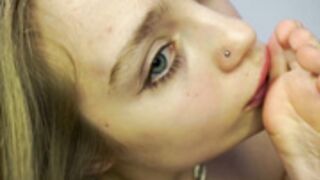 lisa_babymetal 2025-03-05 quick toe lick