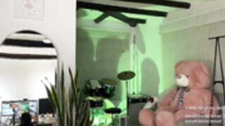 Sweet_littleee Feather in Ass