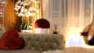 ChloeVelvet masturbating