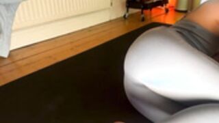 Justbecauseiloveit uk girl squirting in leggings