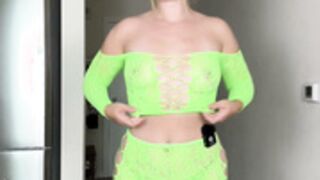 Melanie Rose try on
