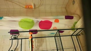 Espiando ala hermana Mayor en la ducha