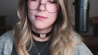 alexa_dream fully naked in low angle