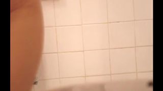 Espiando ala hermana en la regadera