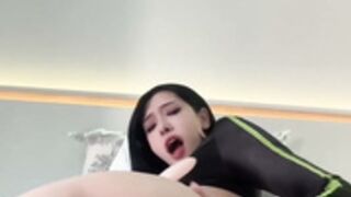 Voulezj Rubbing Dildo With Tits