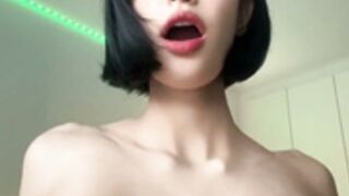 Voulezj Rubbing Dildo With Tits