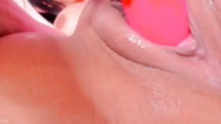 Dahyn Wet Pussy Masturbation