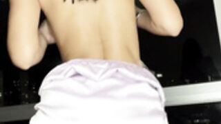 Dahyn Fingering And Vibrator Play