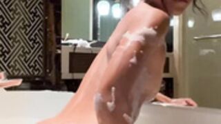 Erzabelx Bath Squirting