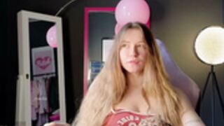 Mavka flash chatte topless 23.02.26