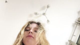 chloe_show 2