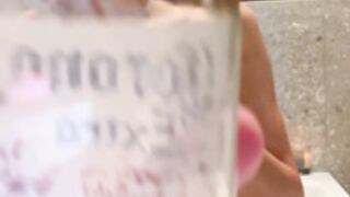 Gloria Sol Bath Drink And Fingering