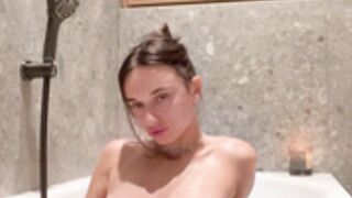 Gloria Sol Bath Drink And Fingering