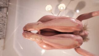 Heybanan oiled her hot body