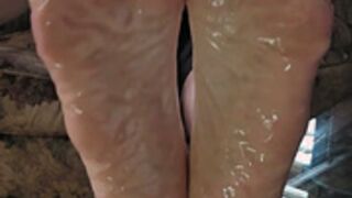 White MILF Feet Raceplay 1
