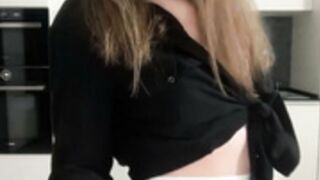 Alexys23 flashing her ass