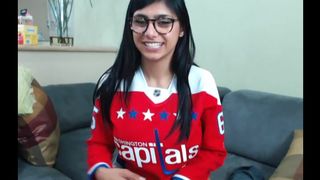 mia khalifa masturbation