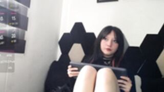 Maki_Zein touching her pussy