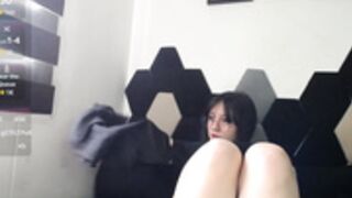 Maki_Zein touching her pussy