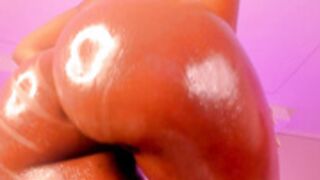 emilyhaan_ showing off her oily big ass