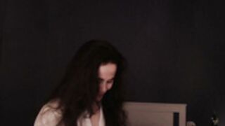 in_yan_2025-12-15_22-03-55_332