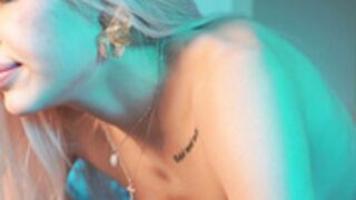 millabunny_ flashlight show