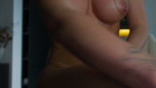 a_anna naked show (MFC model L_U_A)