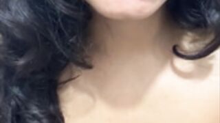 Sexy Indian Babe Bathroom Squirt with Full Face 001