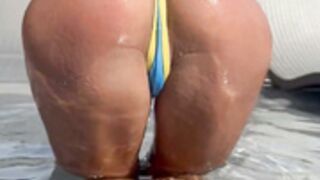 Emma Strickland Sexy Fit Cute Girl Tease Ticket 1