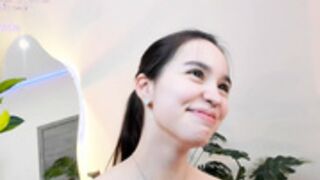 _mayflower_ shows her pussy