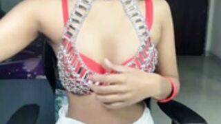 SugarAura trying anal plug