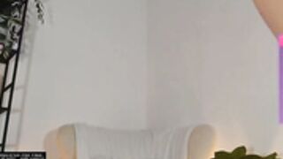 Lucylia_ (21) zoom back pussy dildo fuck 2026-02-24