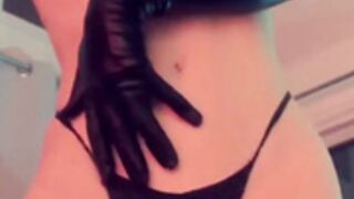 Lara Loxley secuction