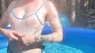 Lara Loxley pool time