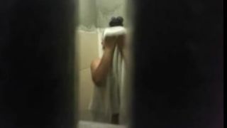 Espiando ala prima Iris