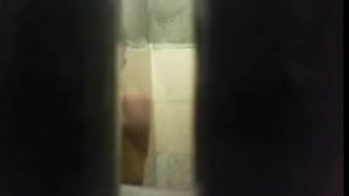 Espiando ala prima Iris