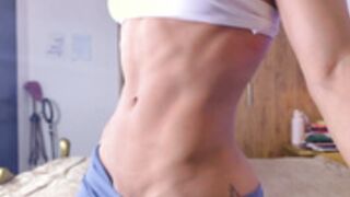 Leon hard abs