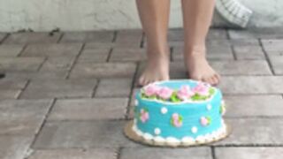 Sofia Gomez cake crush