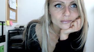 Blondy w dildo & open perf part. 5