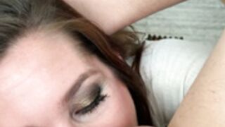 Mamada de ojos azules