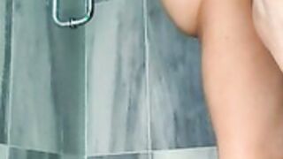Romi Rain - Solo Shower